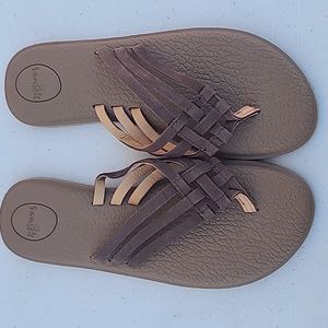 Sanuk sandles flip flops yoga salty leather